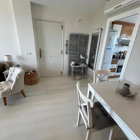 With Golf Course Views, Pool And Terraces Appartement